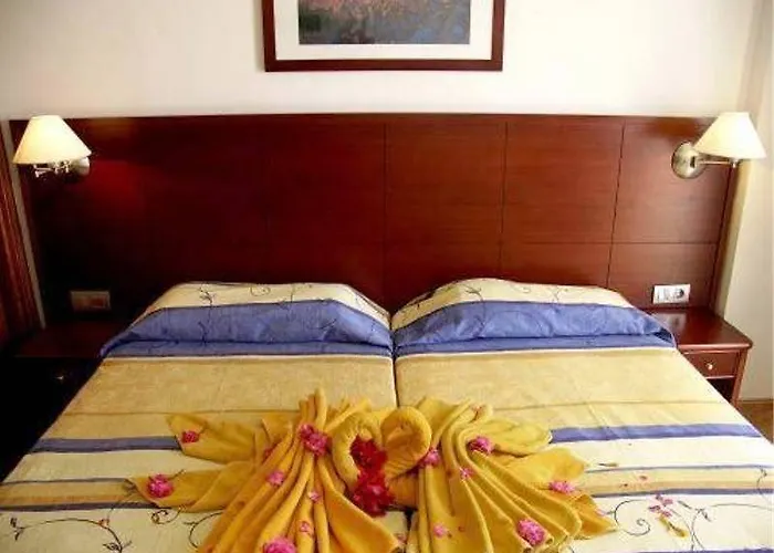 Floresta Aparthotel 3*